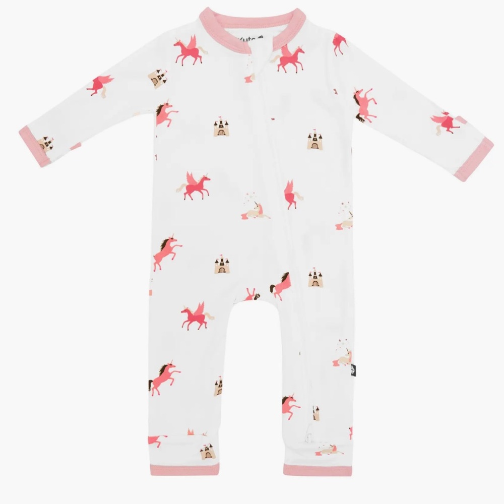 Kyte Baby zip romper. Size 6-12 months. Unicorn + castle print!